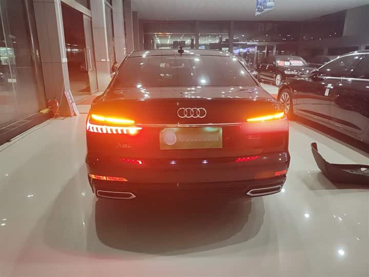 Фото 6 - Audi A6L