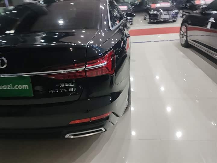 Фото 8 - Audi A6L