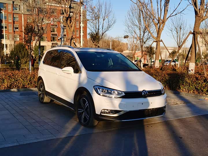 Фото 3 - Volkswagen Touran L