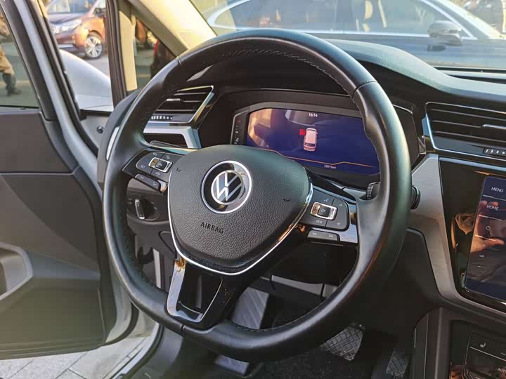 Фото 5 - Volkswagen Touran L
