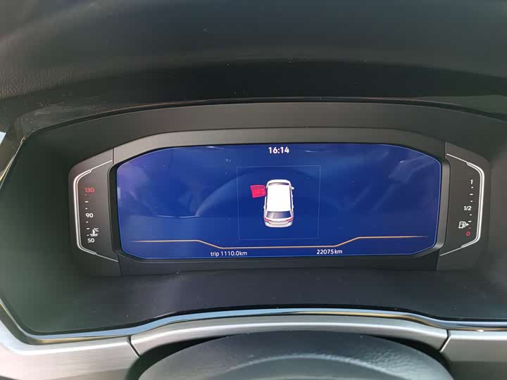 Фото 9 - Volkswagen Touran L