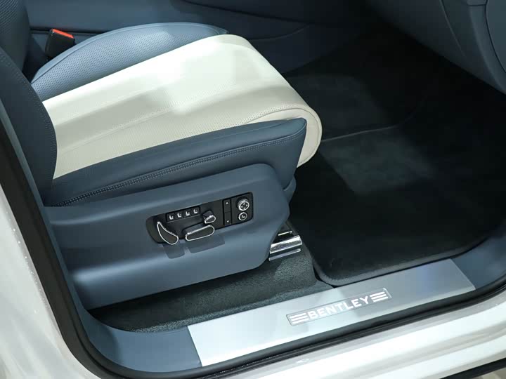 Фото 8 - Bentley Bentayga