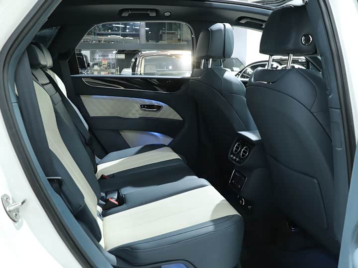 Фото 9 - Bentley Bentayga