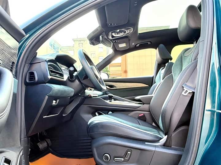 Фото 9 - Geely Monjaro