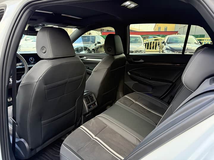 Фото 5 - Volkswagen Golf