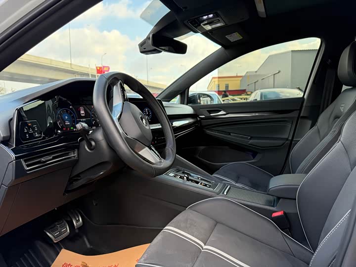 Фото 8 - Volkswagen Golf