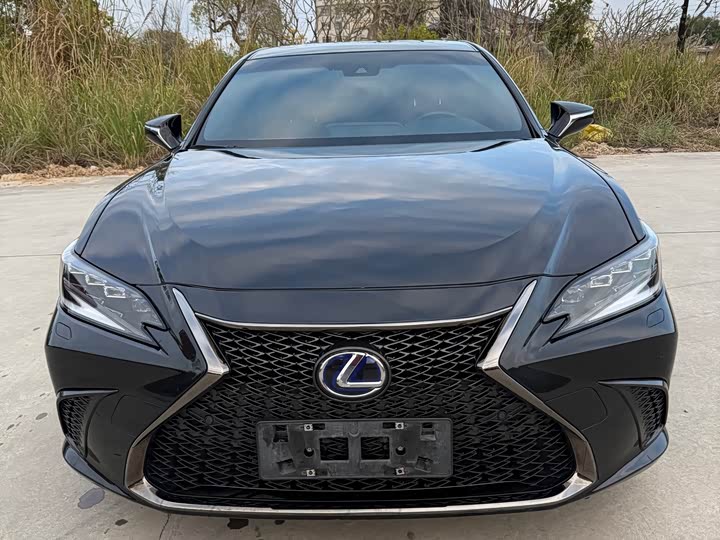 Фото 2 - Lexus ES