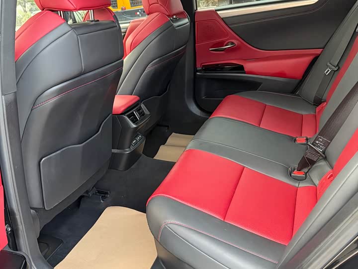 Фото 5 - Lexus ES