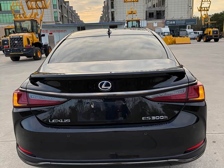 Фото 8 - Lexus ES