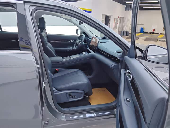 Фото 8 - Geely Galaxy E5