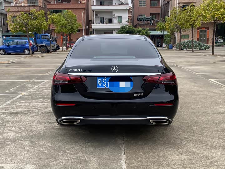 Фото 5 - Mercedes-Benz E-Class