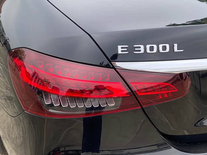 Фото 8 - Mercedes-Benz E-Class