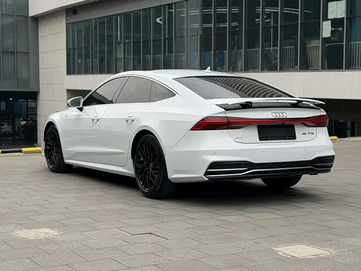 Фото 9 - Audi A7