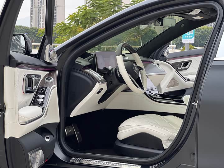 Фото 4 - Mercedes-Benz Maybach S-Class