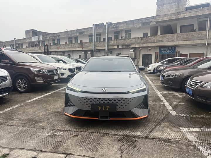 Фото 2 - Changan UNI-V