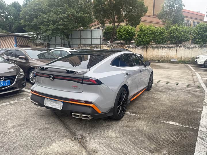 Фото 4 - Changan UNI-V