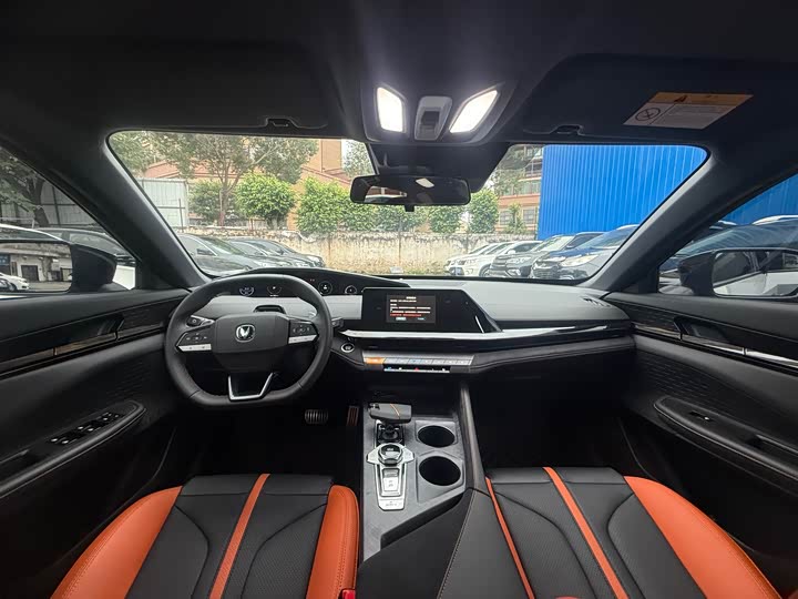 Фото 8 - Changan UNI-V