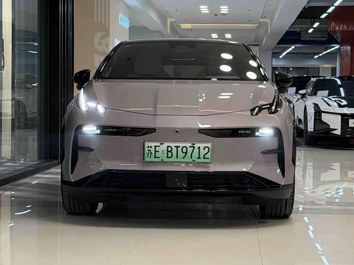 Фото 2 - Zeekr X