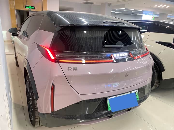 Фото 6 - Zeekr X