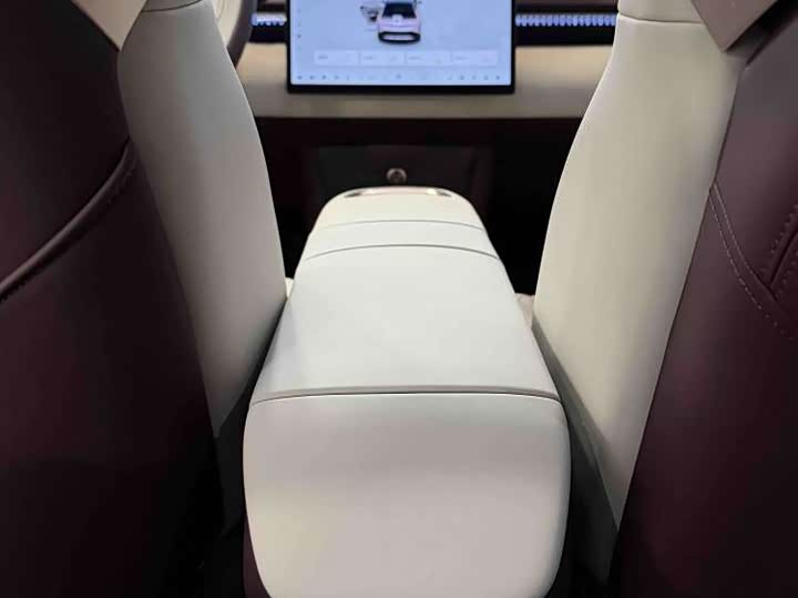 Фото 8 - Zeekr X