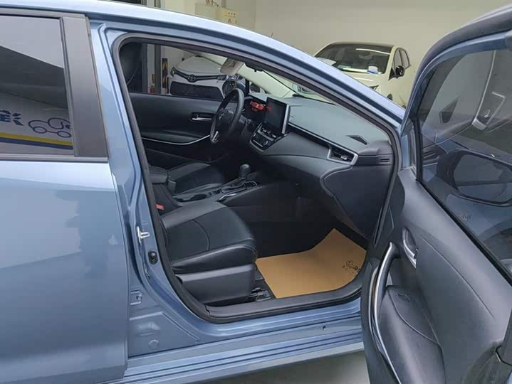 Фото 8 - Toyota Corolla