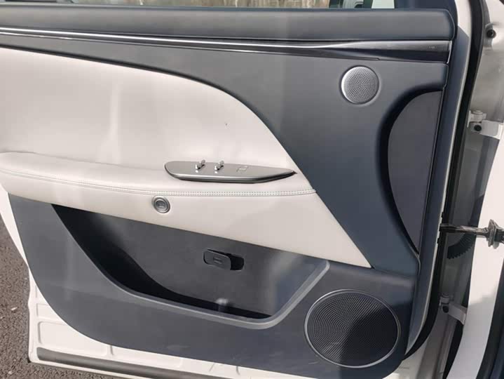 Фото 7 - BAIC Arcfox Alpha T5