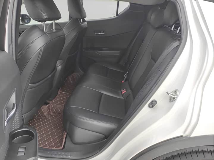 Фото 8 - Toyota Izoa