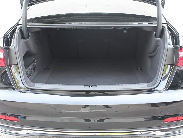 Фото 6 - Audi A6L