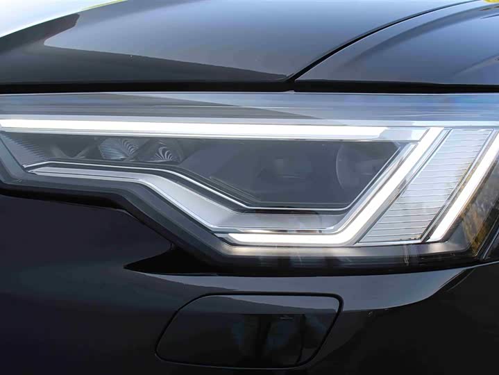 Фото 8 - Audi A6L