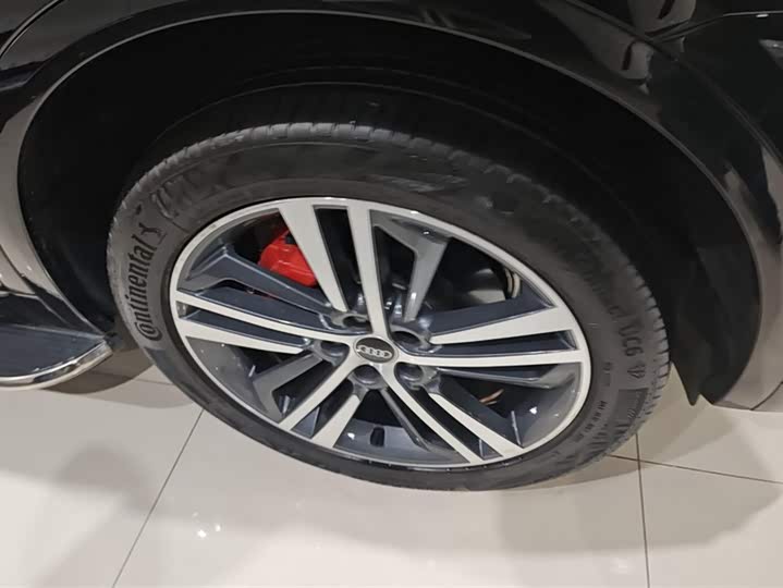 Фото 6 - Audi Q5L