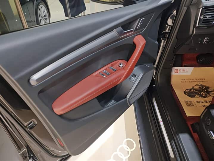 Фото 7 - Audi Q5L