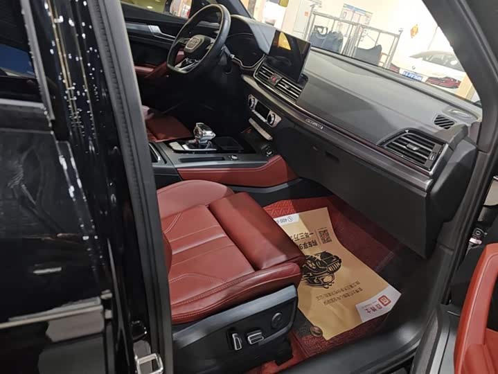 Фото 8 - Audi Q5L