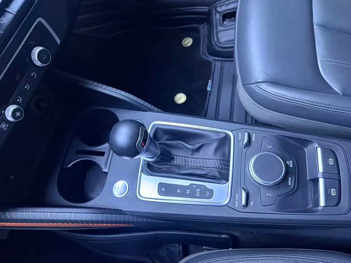 Фото 8 - Audi Q2L