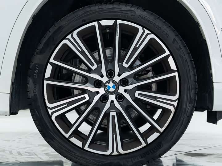 Фото 8 - BMW X1