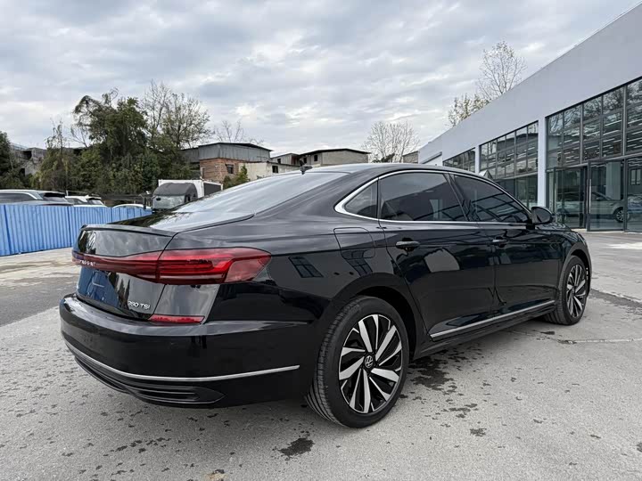 Фото 7 - Volkswagen Passat