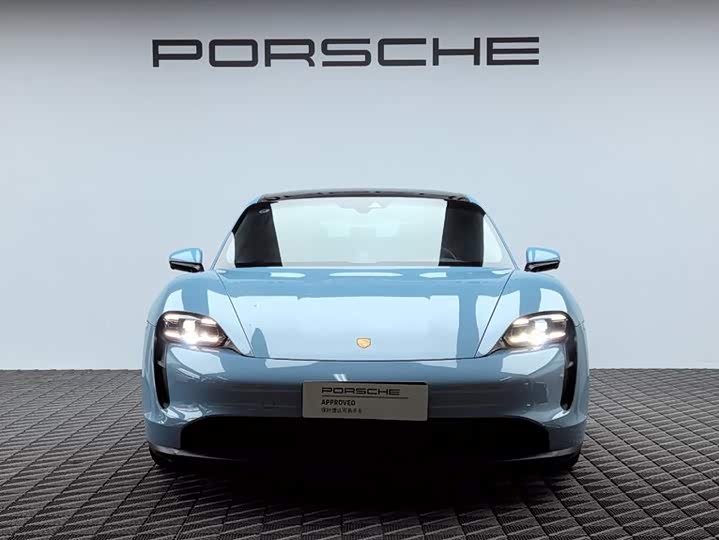 Фото 2 - Porsche Taycan