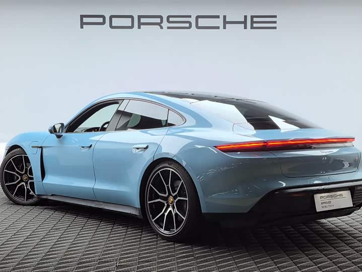 Фото 6 - Porsche Taycan