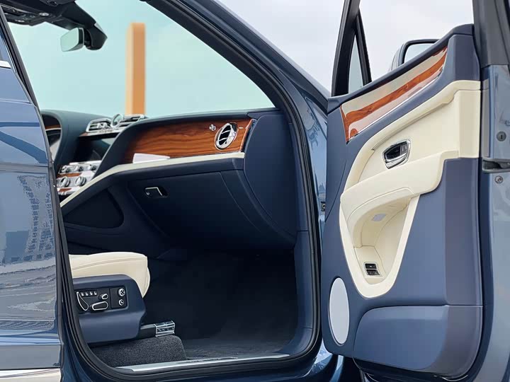 Фото 6 - Bentley Bentayga