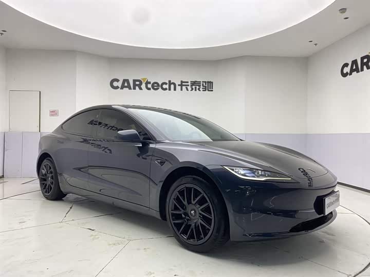 Фото 2 - Tesla Model 3