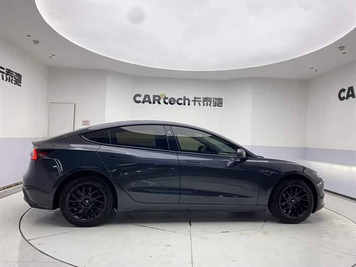 Фото 4 - Tesla Model 3