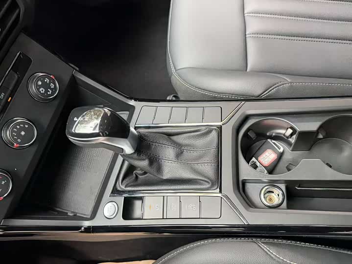 Фото 9 - Volkswagen Passat