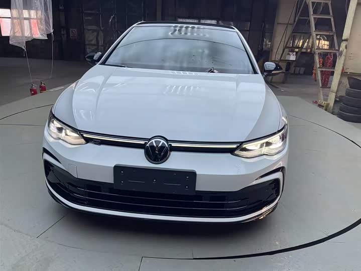 Фото 2 - Volkswagen Golf