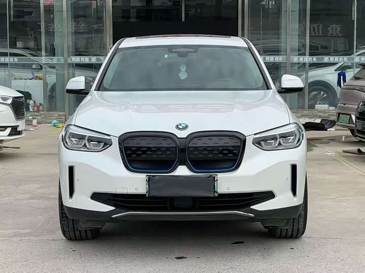 Фото 2 - BMW iX3