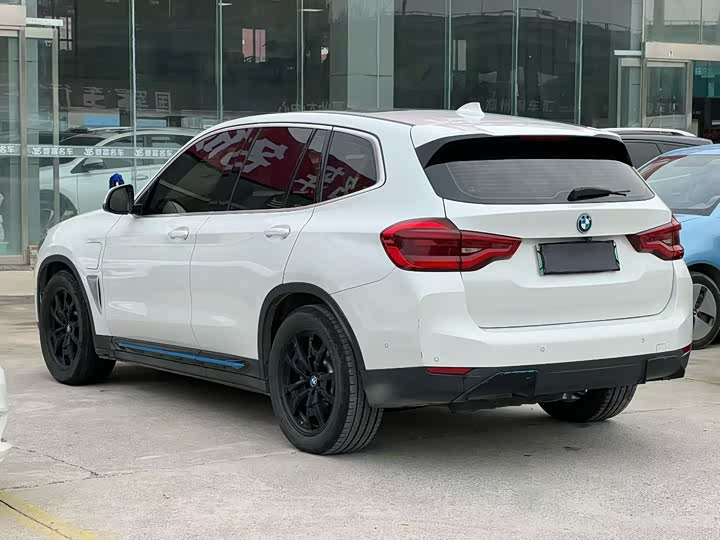 Фото 4 - BMW iX3