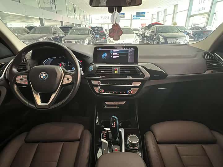 Фото 8 - BMW iX3