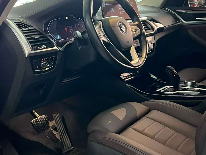 Фото 9 - BMW iX3