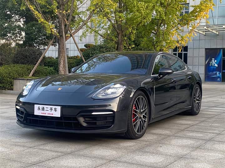 Фото 1 - Porsche Panamera