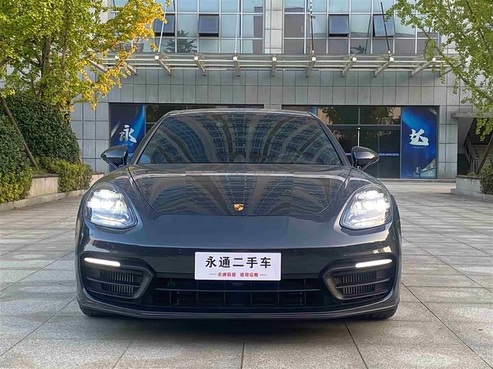 Фото 2 - Porsche Panamera