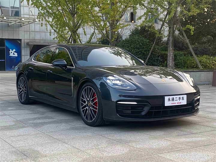Фото 3 - Porsche Panamera