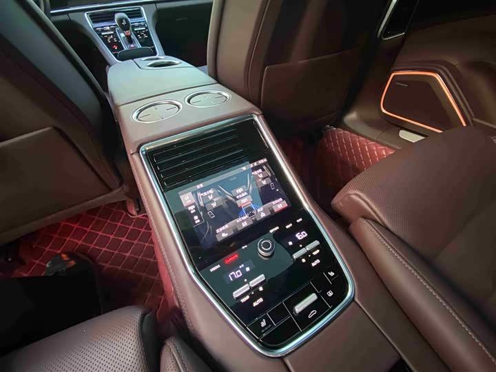 Фото 7 - Porsche Panamera